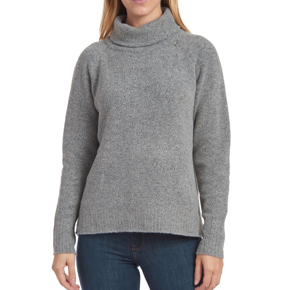 BEACH LUNCH LOUNGE Soft Gray Turtle Neck Sweater New With Tags